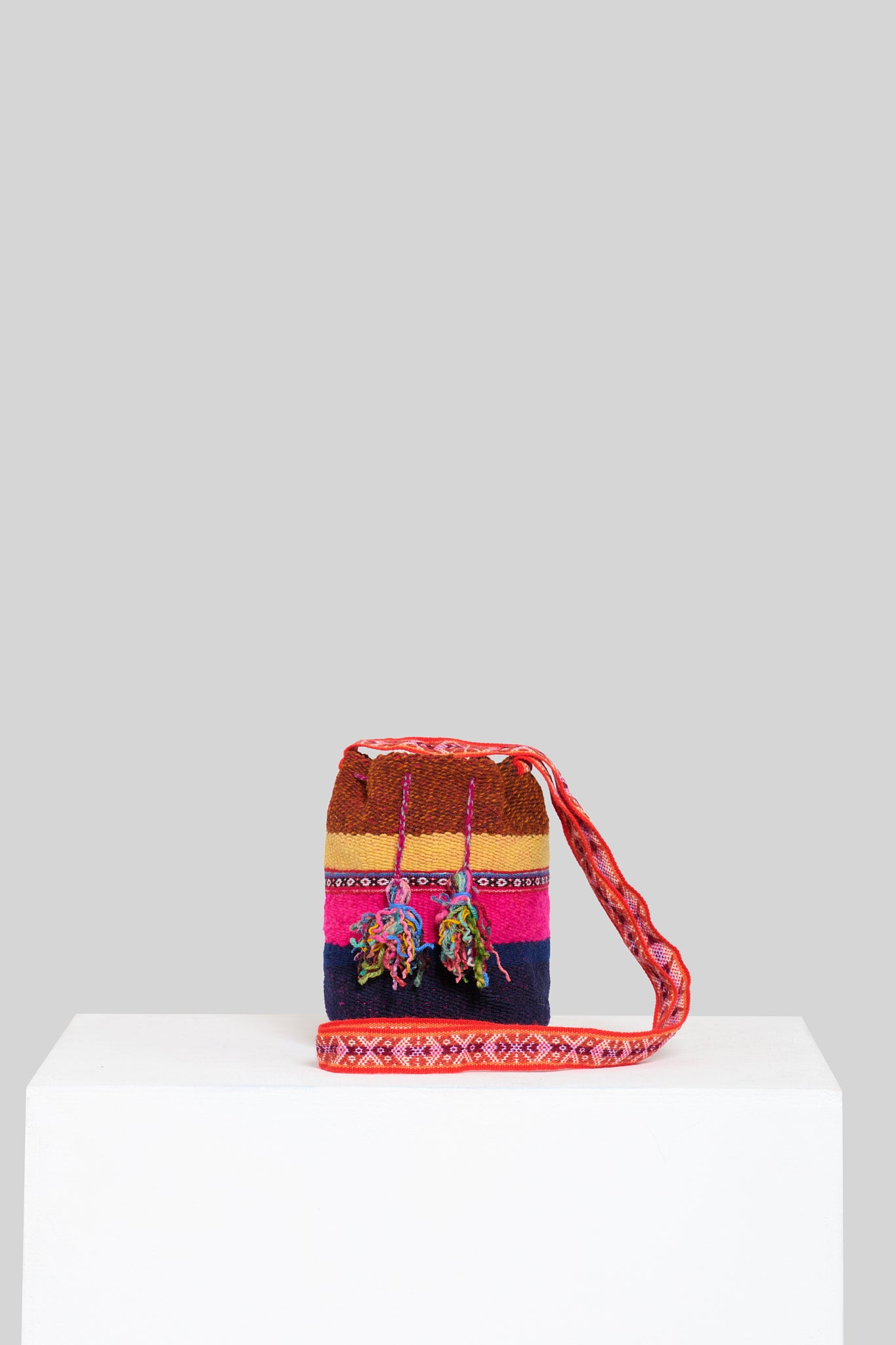 Secchiello Cuzco dettaglio terracotta e giallo