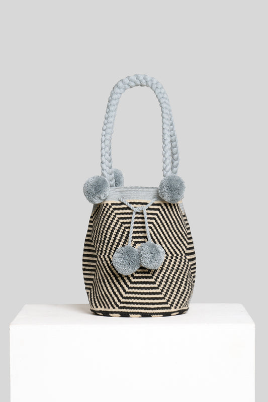 Mochila Optical con pompom smoke