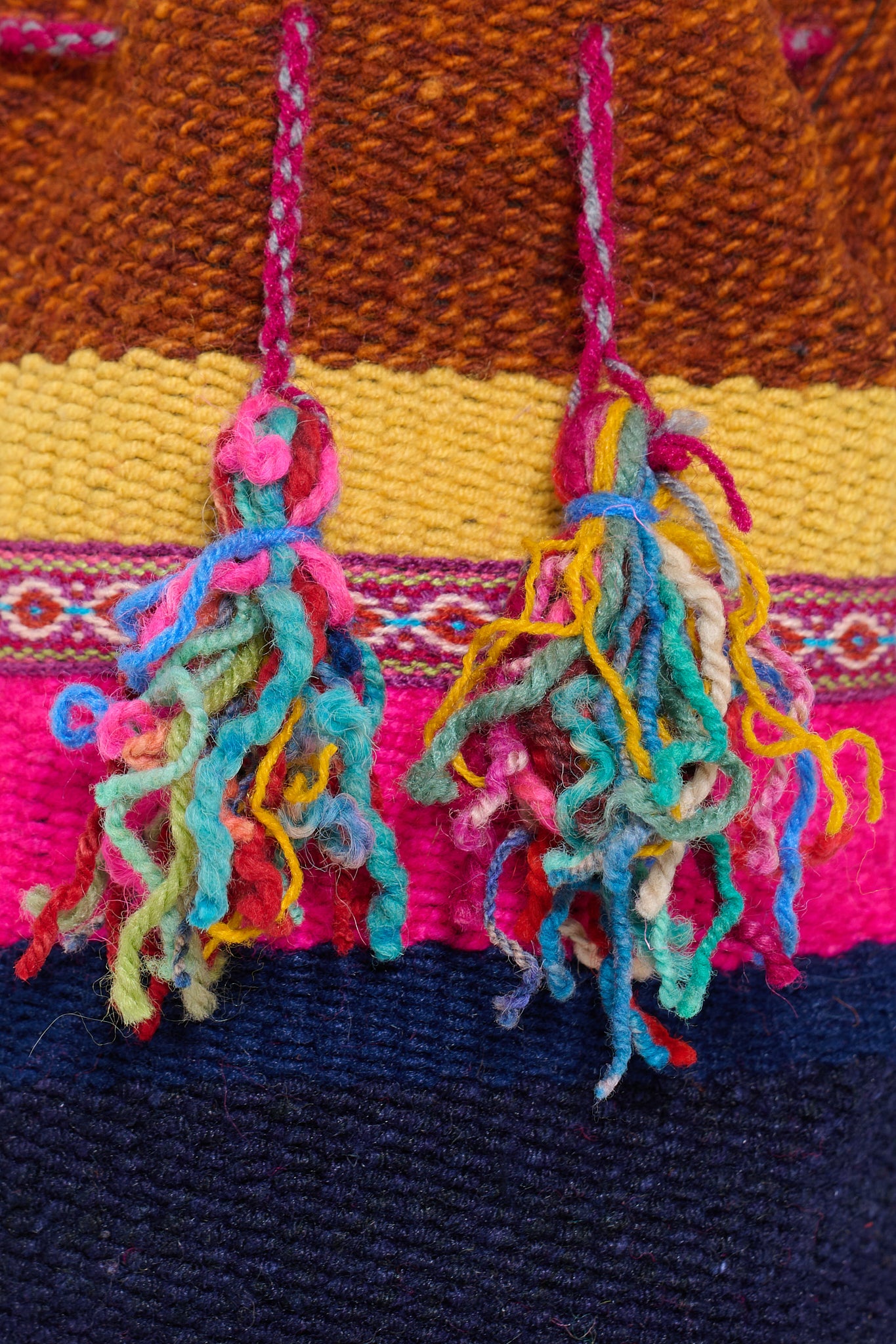 Secchiello Cuzco dettaglio terracotta e giallo