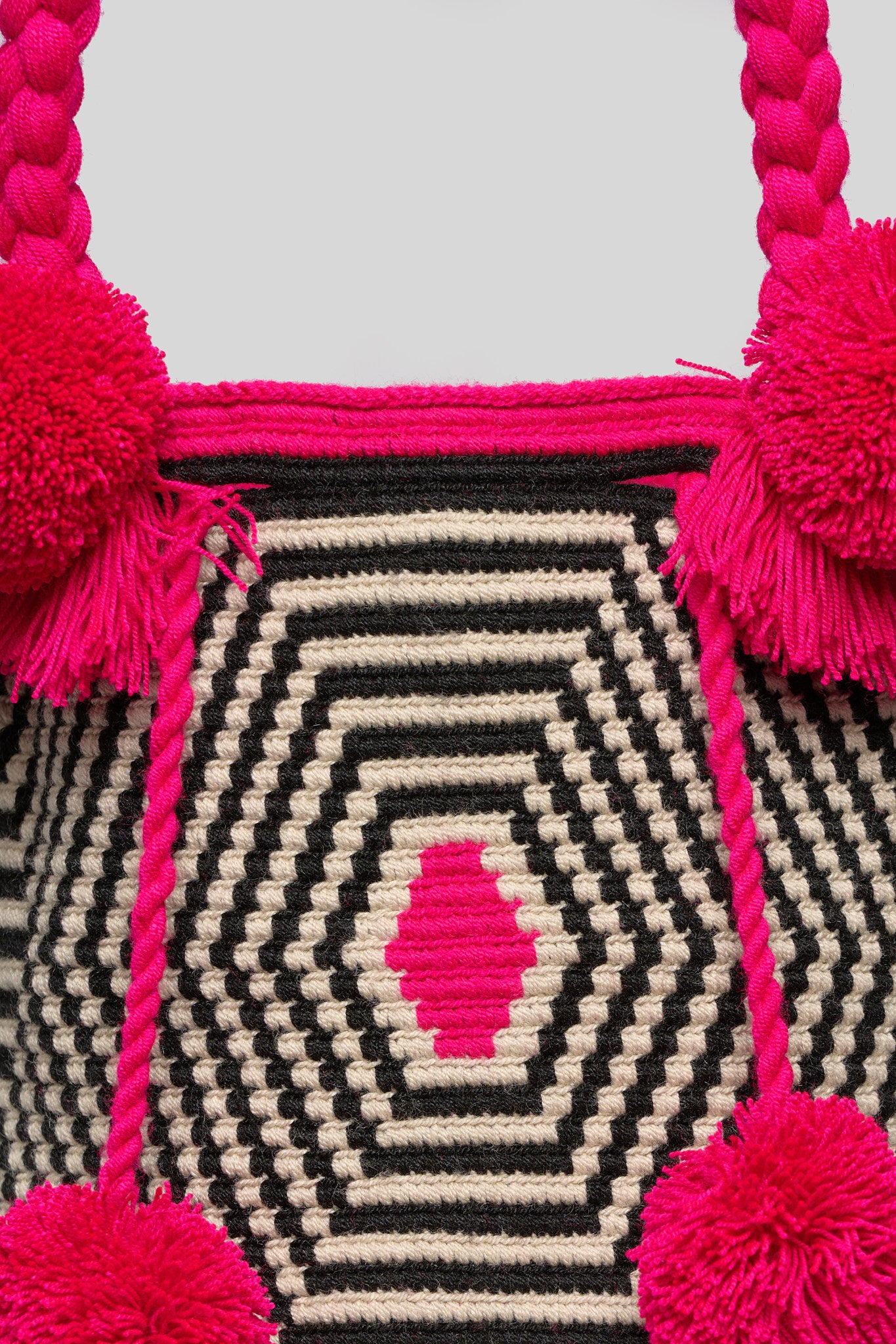 Mochila con pompom fucsia